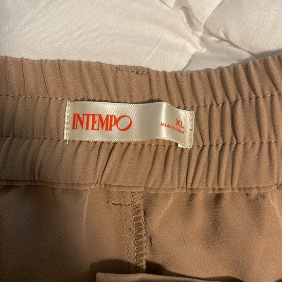 Safari Shorts - Picture 2 of 2